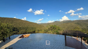 Casa à Venda em Condomínio