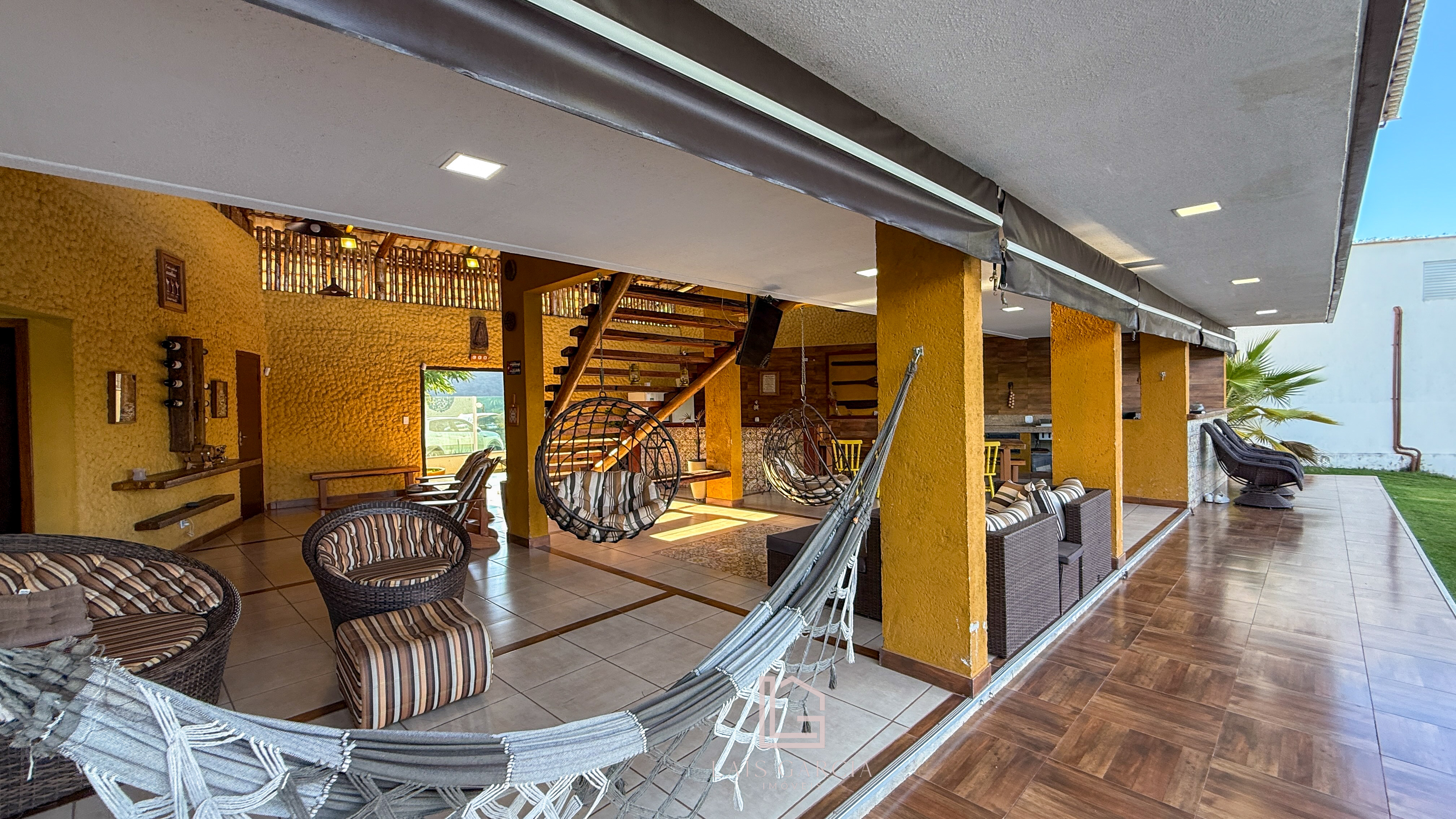 Casa à Venda em Condomínio