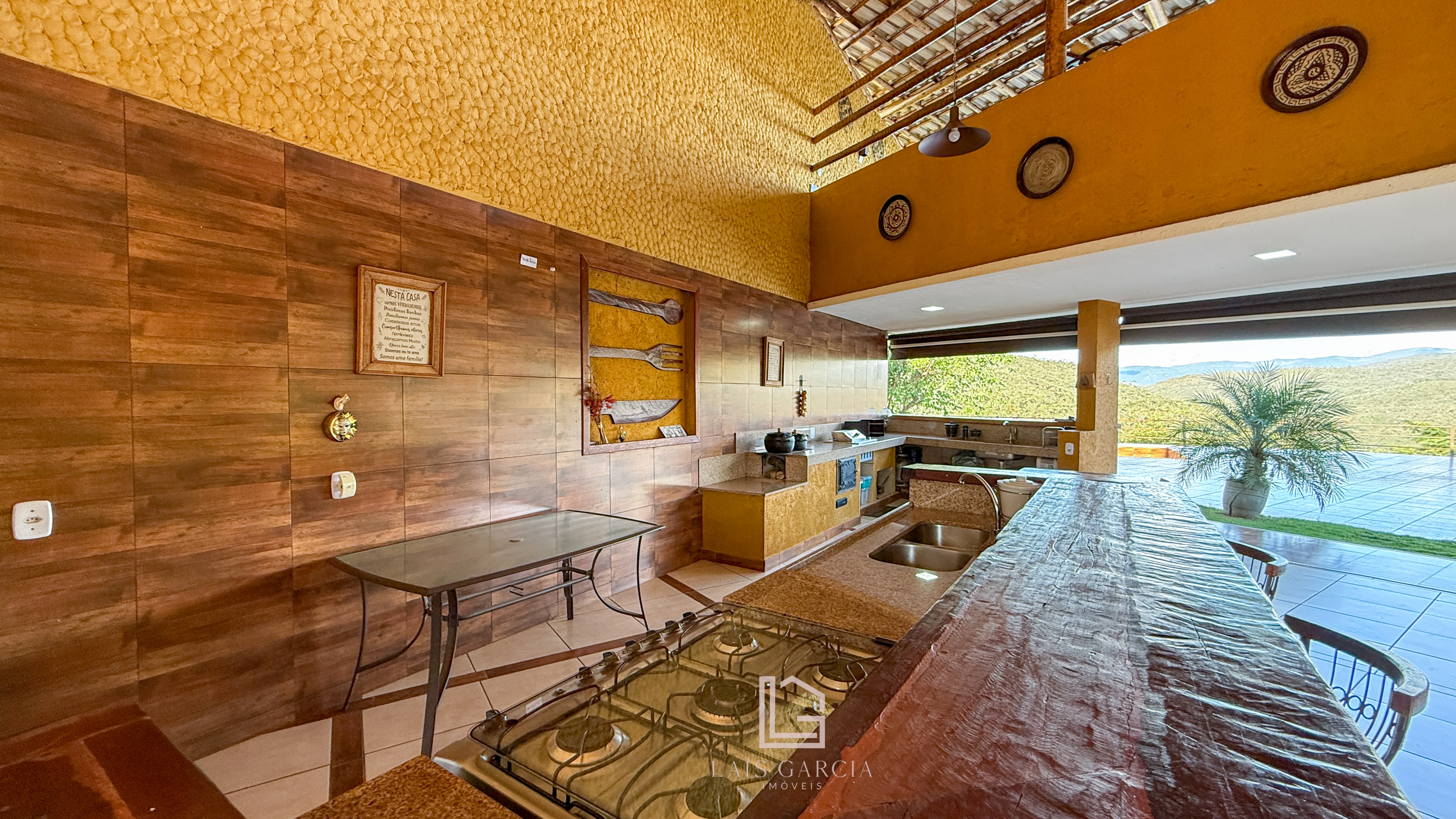 Casa à Venda em Condomínio
