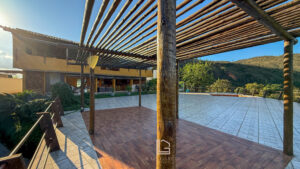 Casa à Venda em Condomínio