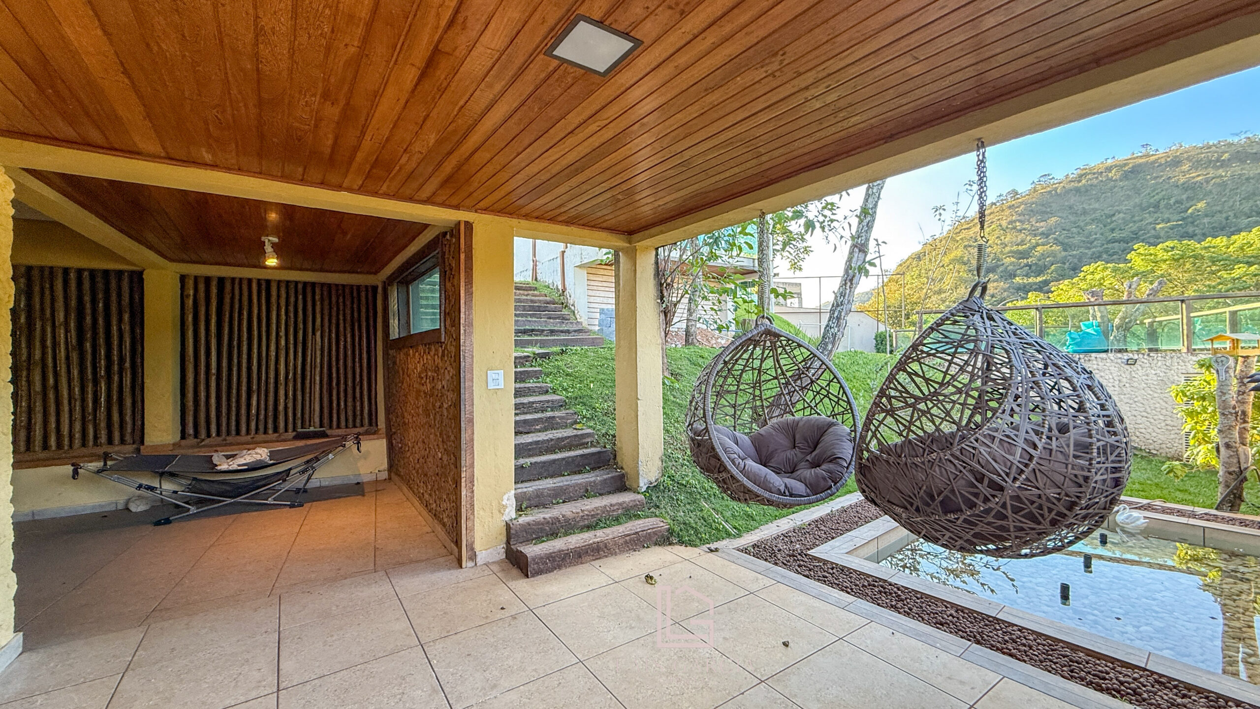 Casa à Venda em Condomínio