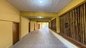 Casa à Venda em Condomínio