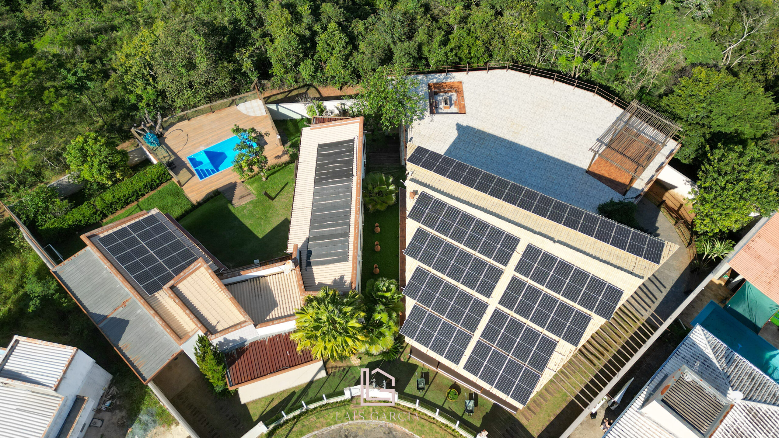 Casa à Venda em Condomínio