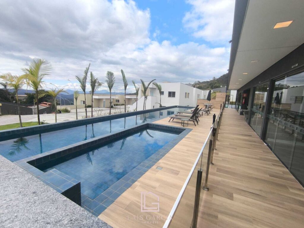 Duplex no Bairro Ipê Amarelo - próximo à mata do Jambreiro e a 10 minutos do BH Sopping.